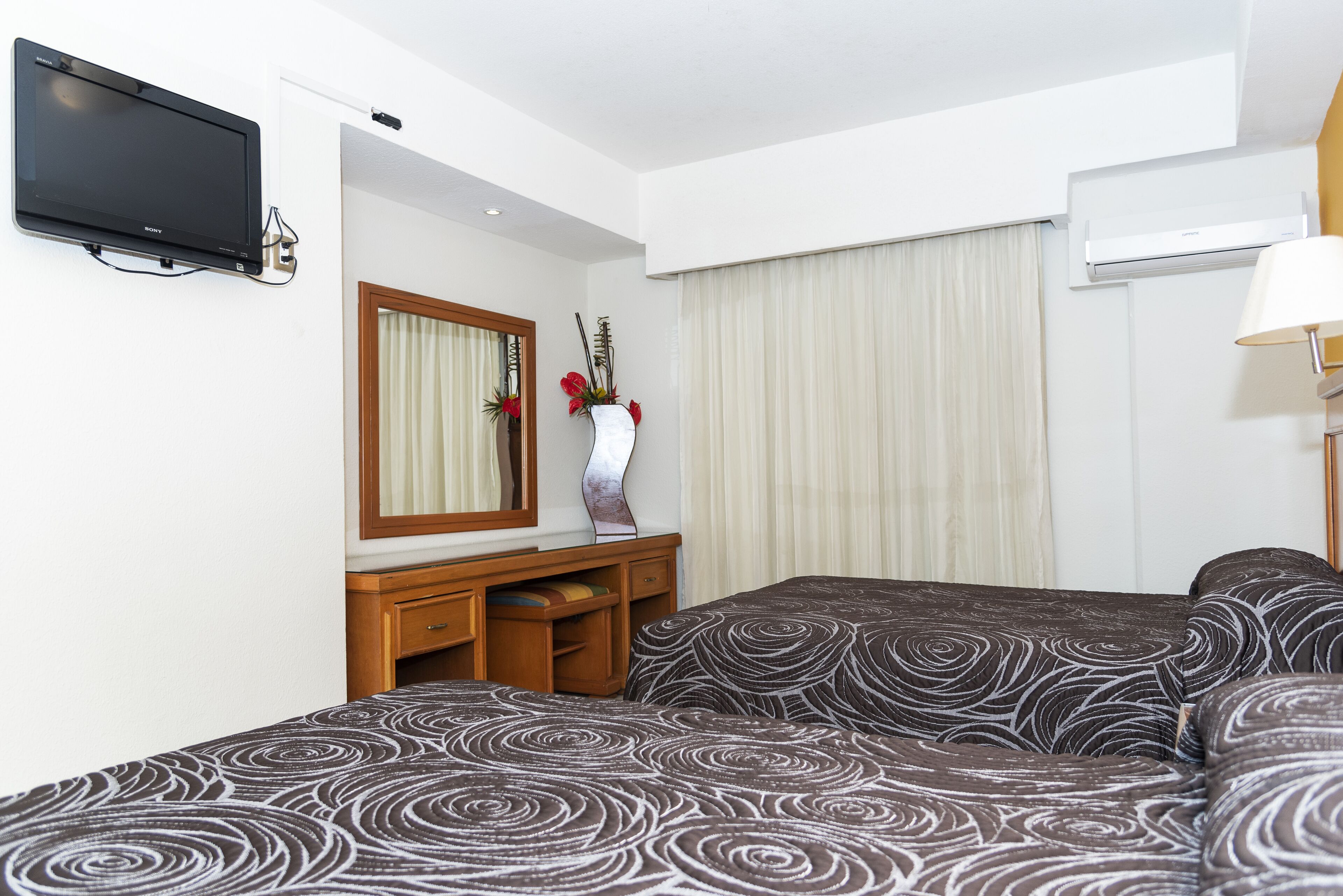 standard room, 2 double beds | in-room safe, desk, free wifi