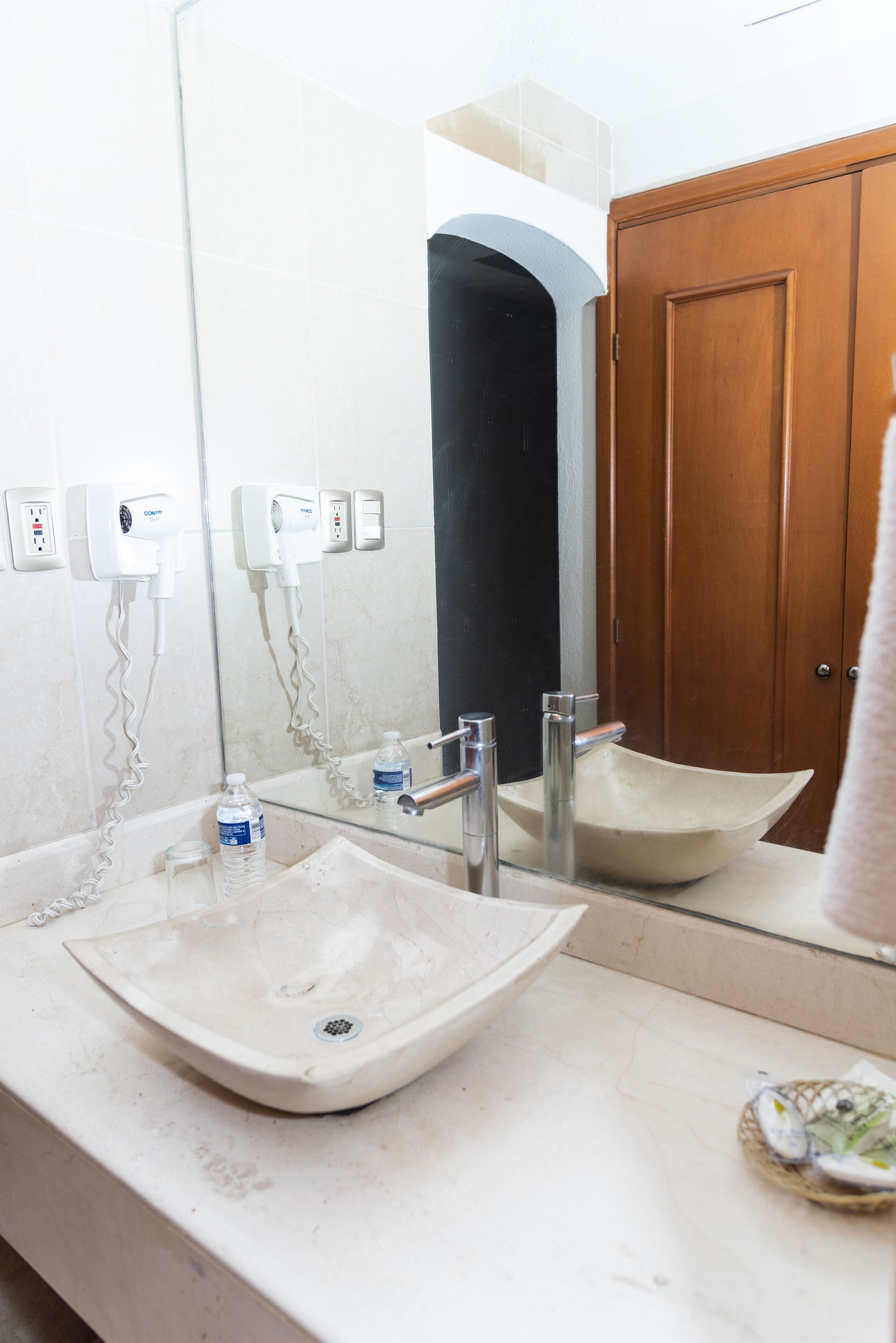 standard room, 1 king bed | bathroom | shower, free toiletries, towels