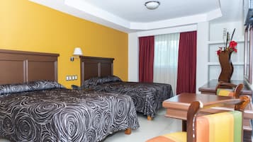 Pengeskab på værelset, skrivebord, gratis Wi-Fi