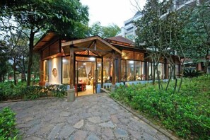 Chinese cuisine - Oriental Landscape Holiday Hotel (Chongqing)