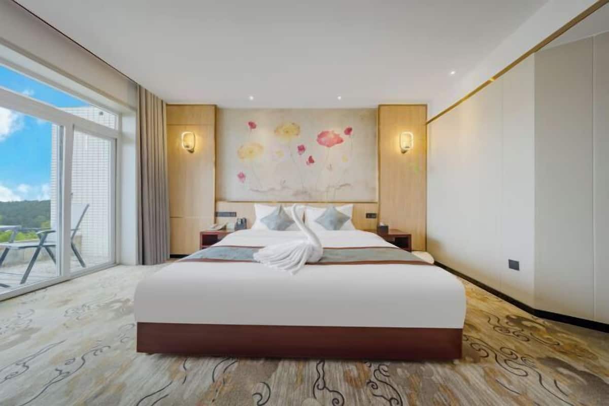 Desk, rollaway beds