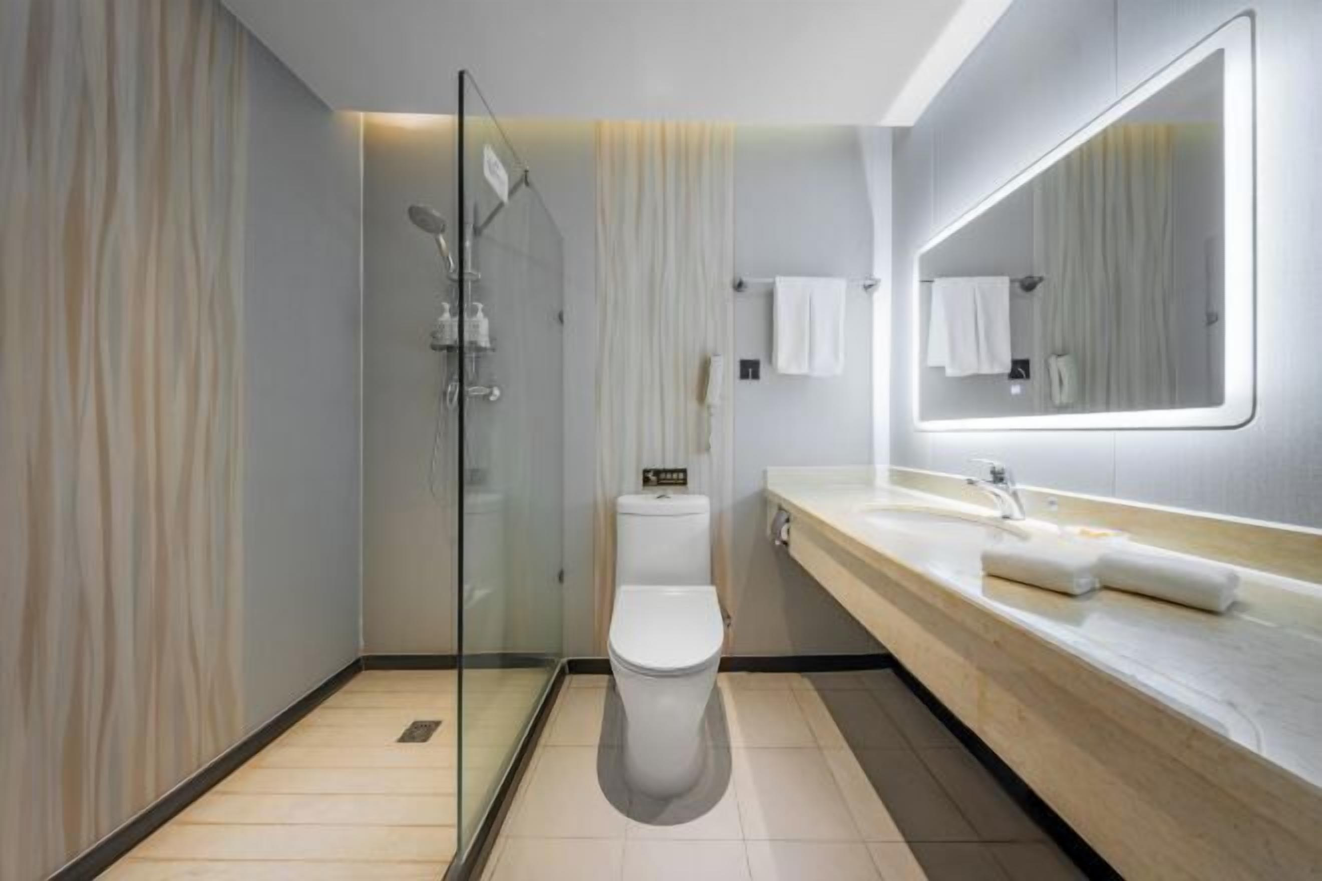 Escriptori i llits addicionals 