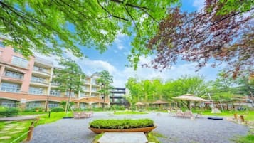 Escrivaninha, camas extras/dobráveis (sobretaxa)