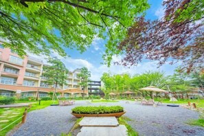 Bàn, giường gấp/giường phụ (phụ phí) 