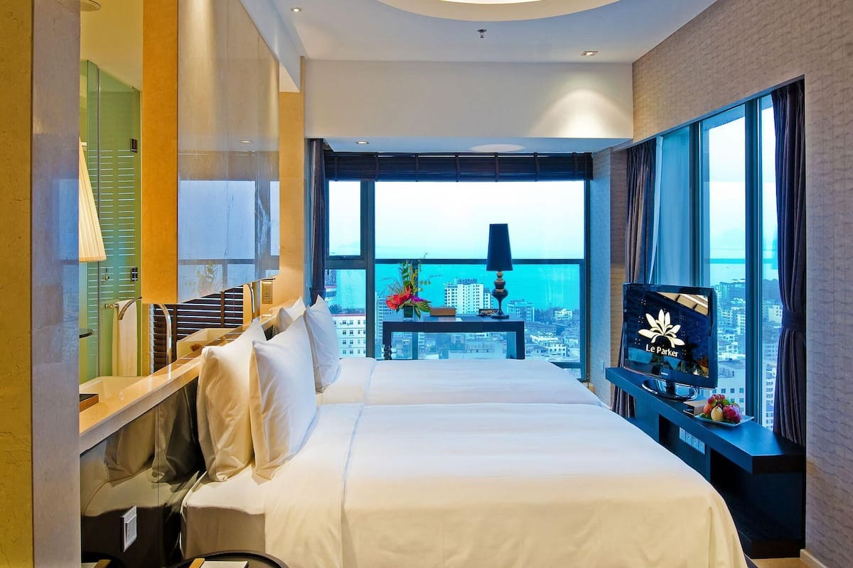 Camera Grand, 1 letto king, vista mare | Biancheria da letto di alta qualità, copriletto in piuma