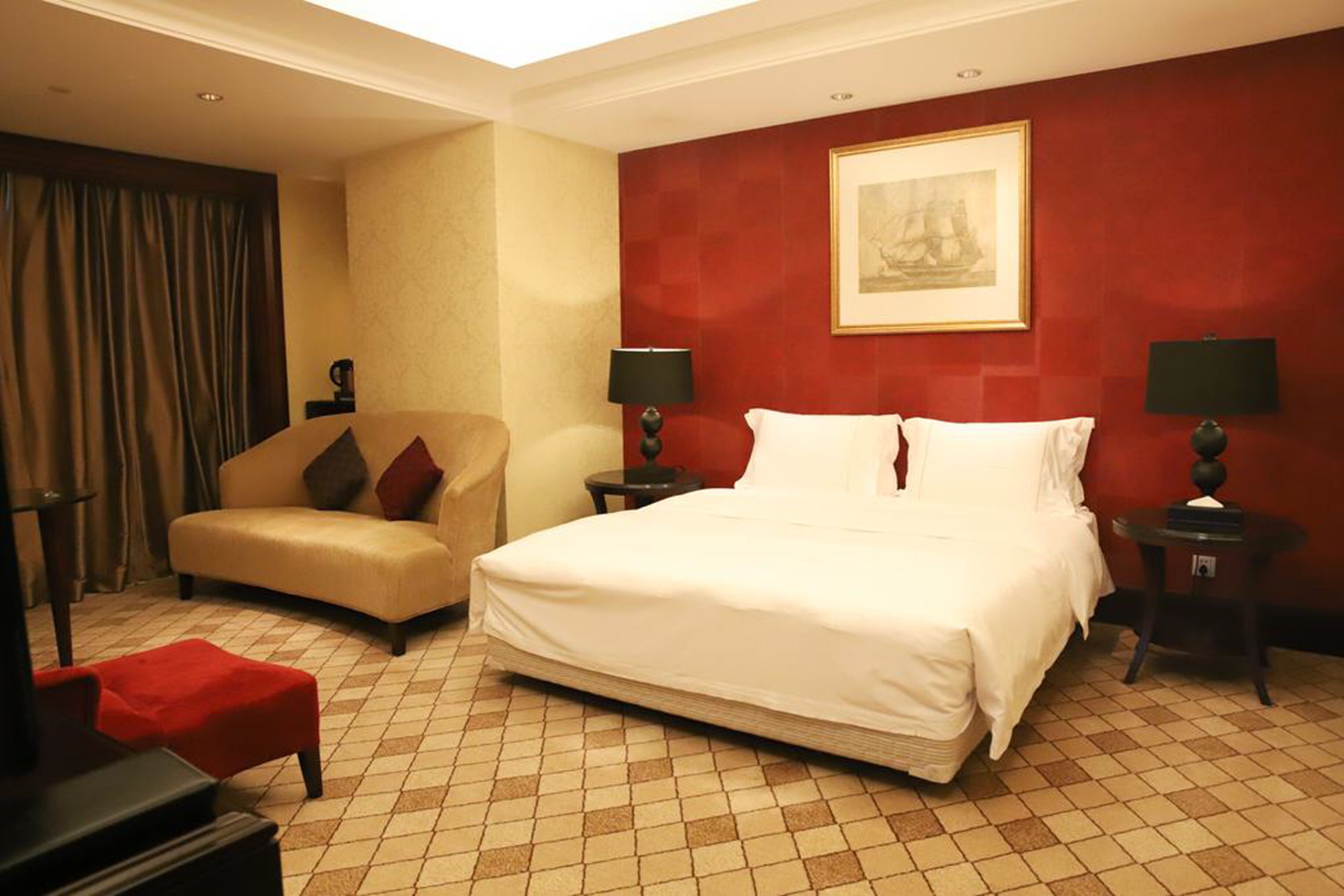 comfort suite | premium bedding, pillow-top beds, minibar, in-room safe