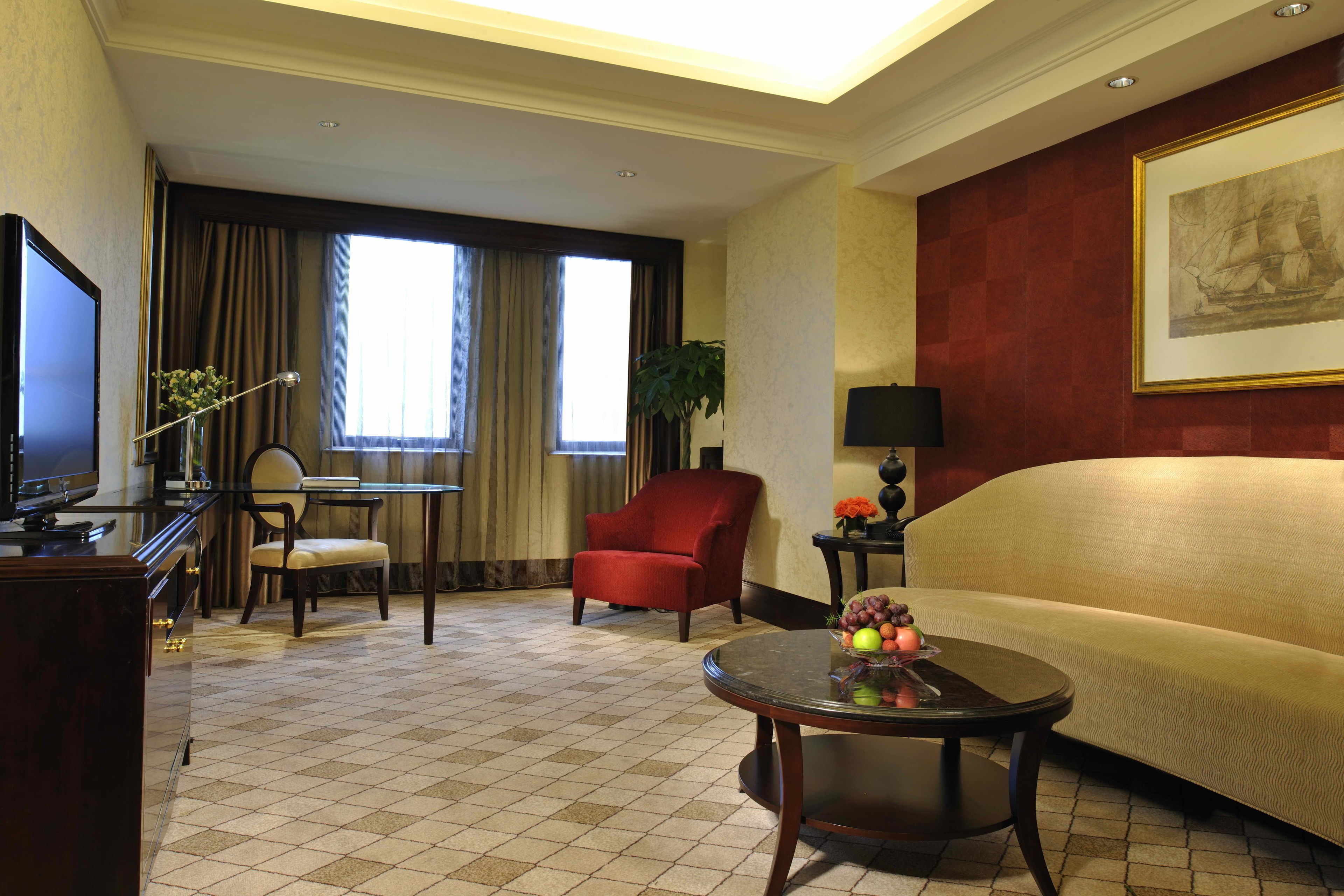 comfort suite | living room | 37-inch lcd tv with digital channels, tv