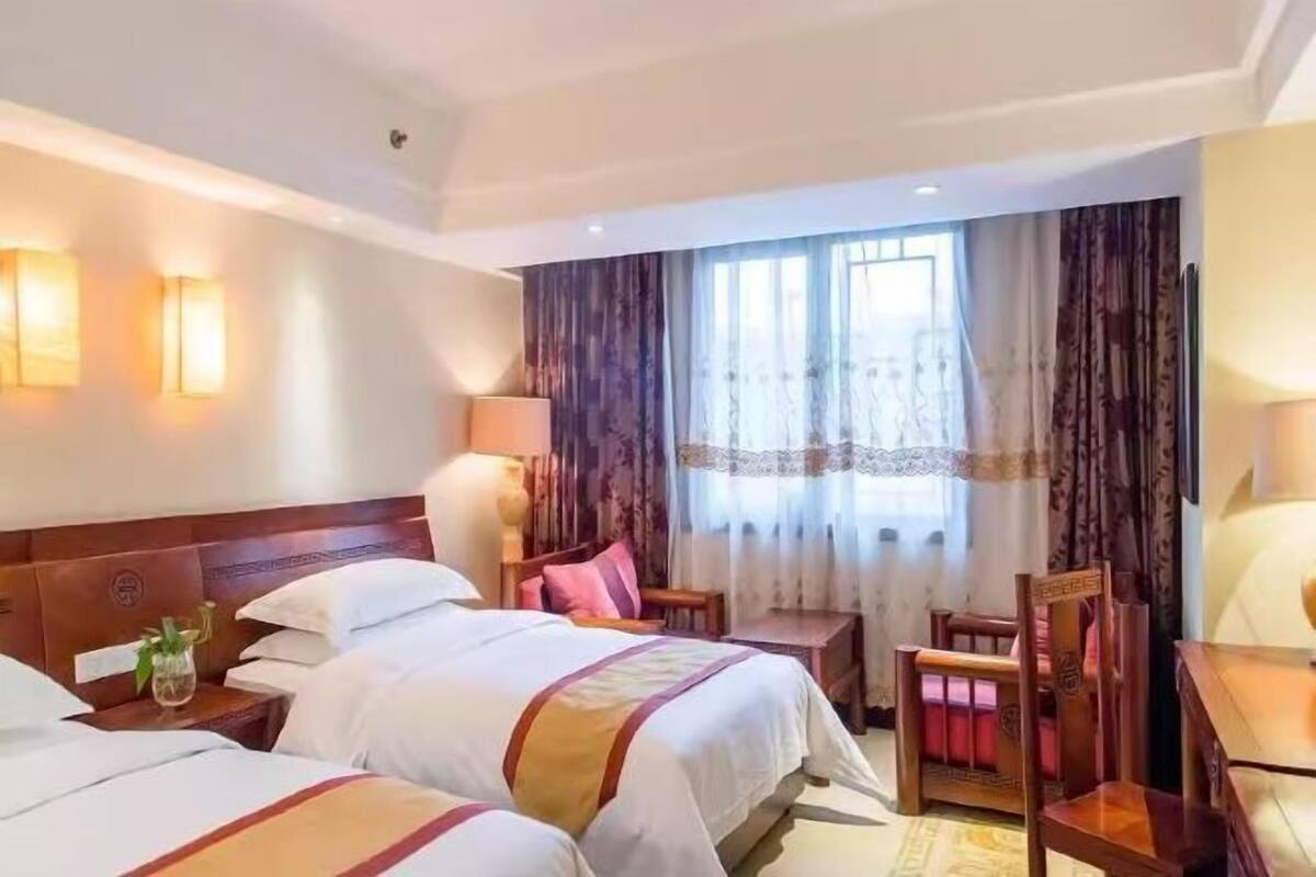 Minibar, caja fuerte, escritorio y wifi