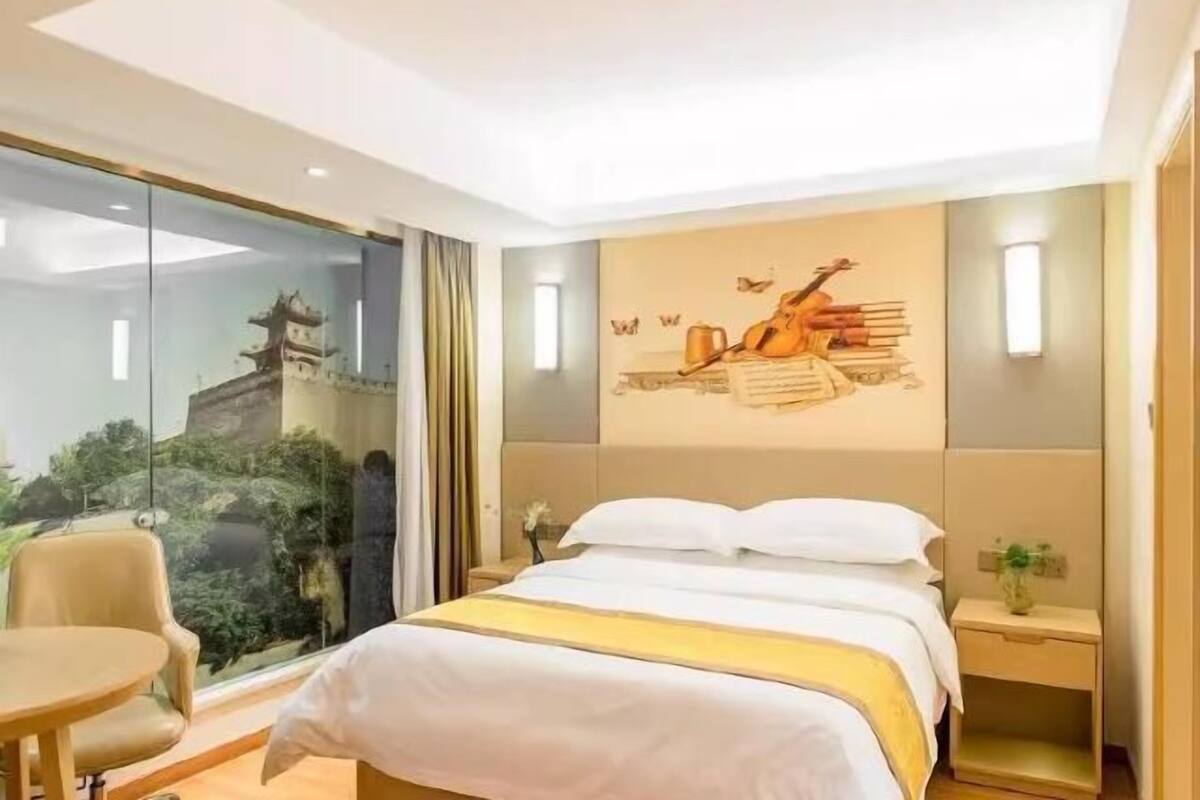 Minibar, caja fuerte, escritorio y wifi