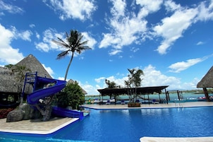 2 piscinas al aire libre