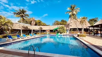 2 utendørsbassenger