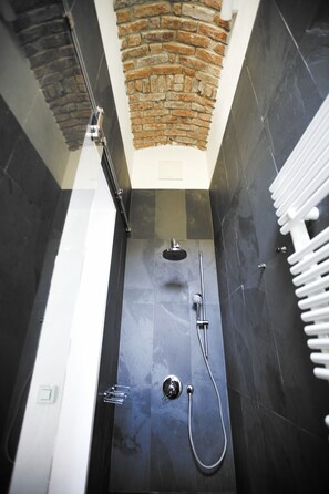 Standard Double Room | Bathroom shower - Hotel Noir (Prague)