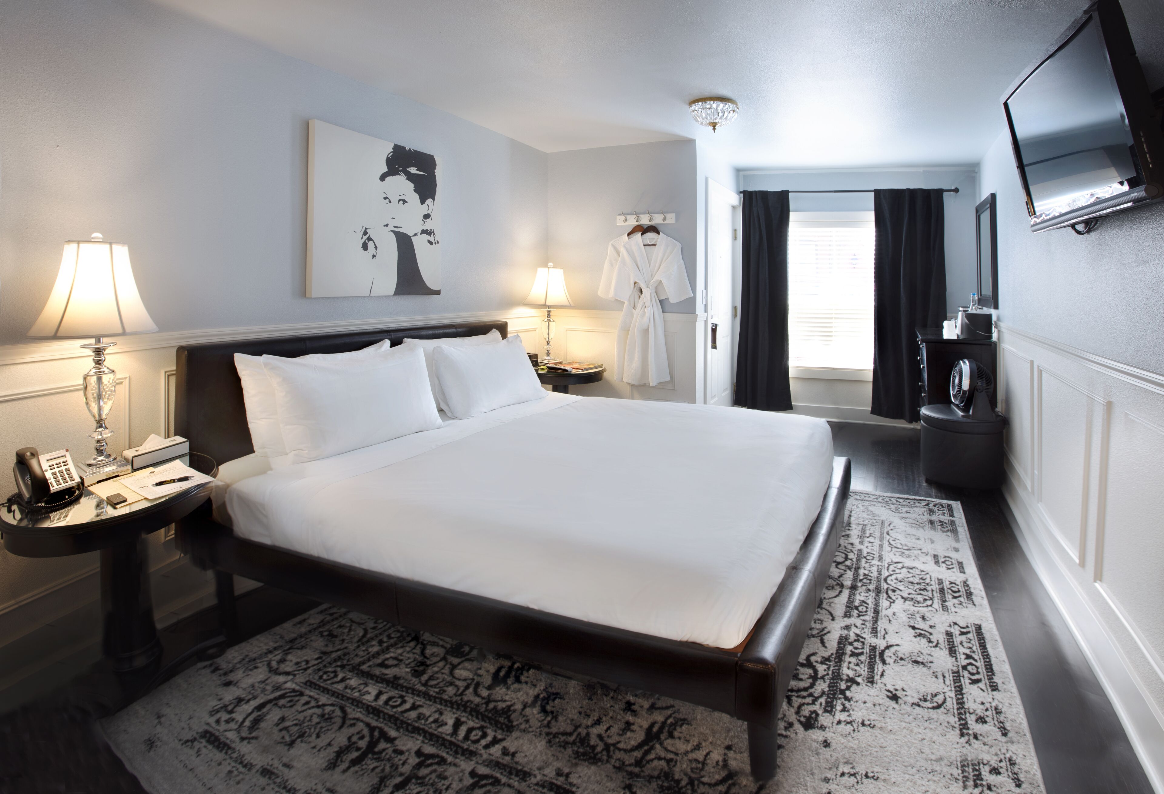 deluxe room, 1 king bed | 1 bedroom, egyptian cotton sheets, premium bedding, pillow-top beds