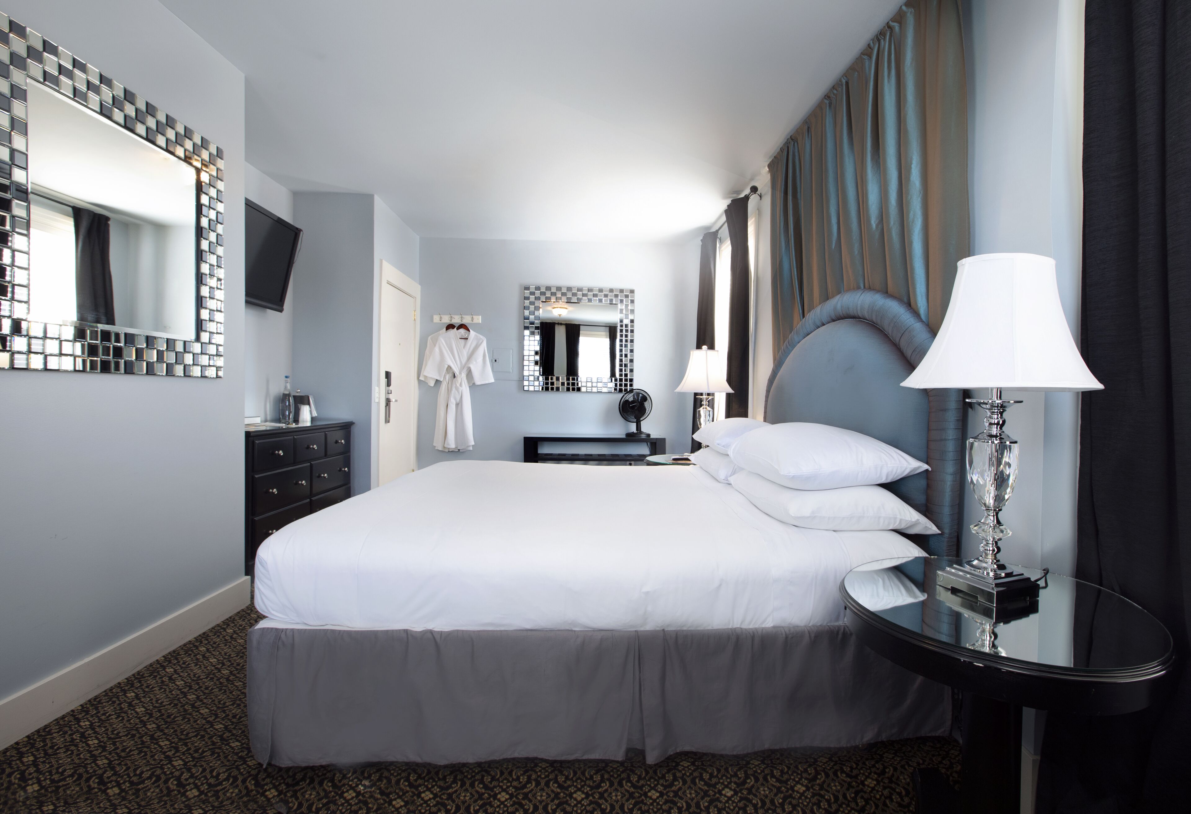 deluxe room, 1 king bed | 1 bedroom, egyptian cotton sheets, premium bedding, pillow-top beds