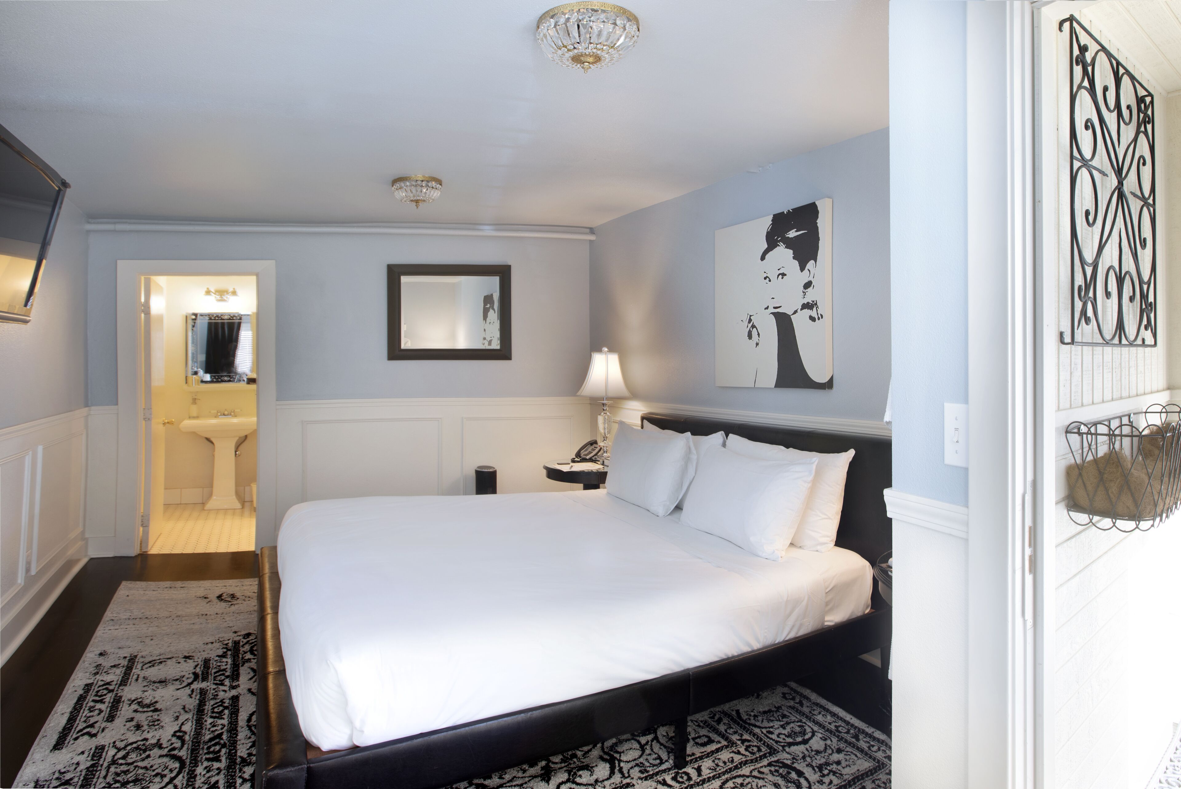 deluxe room, 1 king bed | 1 bedroom, egyptian cotton sheets, premium bedding, pillow-top beds