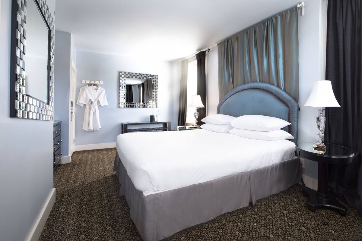 Egyptian cotton sheets, premium bedding, pillowtop beds, blackout drapes