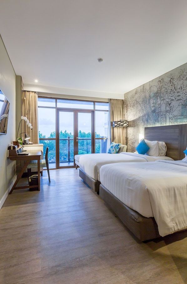 Premium bedding, in-room safe, desk, iron/ironing board