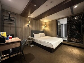 Dobbeltrom – standard | Dundyner, minibar, safe på rommet og skrivebord