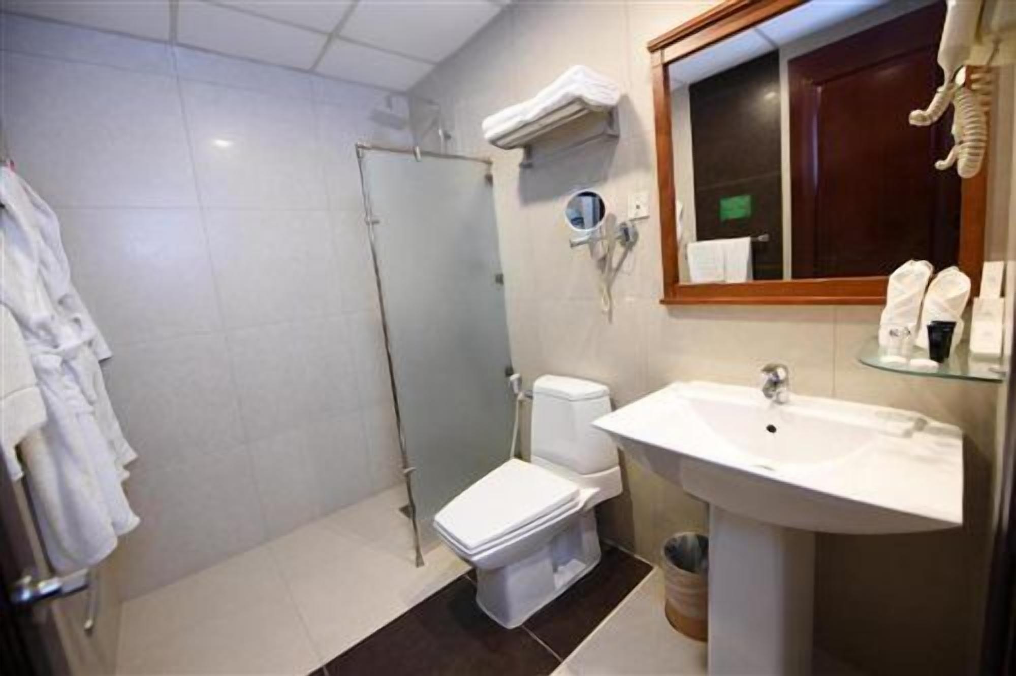 Bruser, brusehoved med spredningseffekt, gratis toiletartikler
