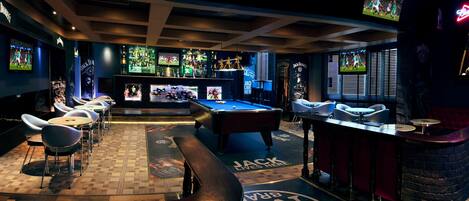 3 bars/lounges, sports bar