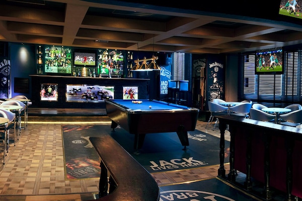 3 bars/lounges, sports bar