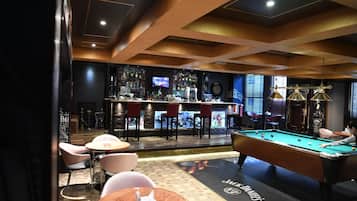 3 bars/lounges, sports bar