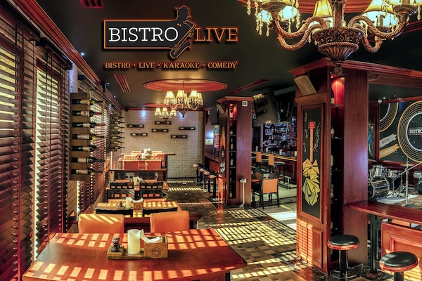 3 bars/lounges, sports bar