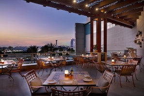 7 restaurants, breakfast, lunch, dinner served; Italian cuisine