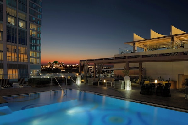 3 bars/lounges, swim-up bar, poolside bar, beach bar