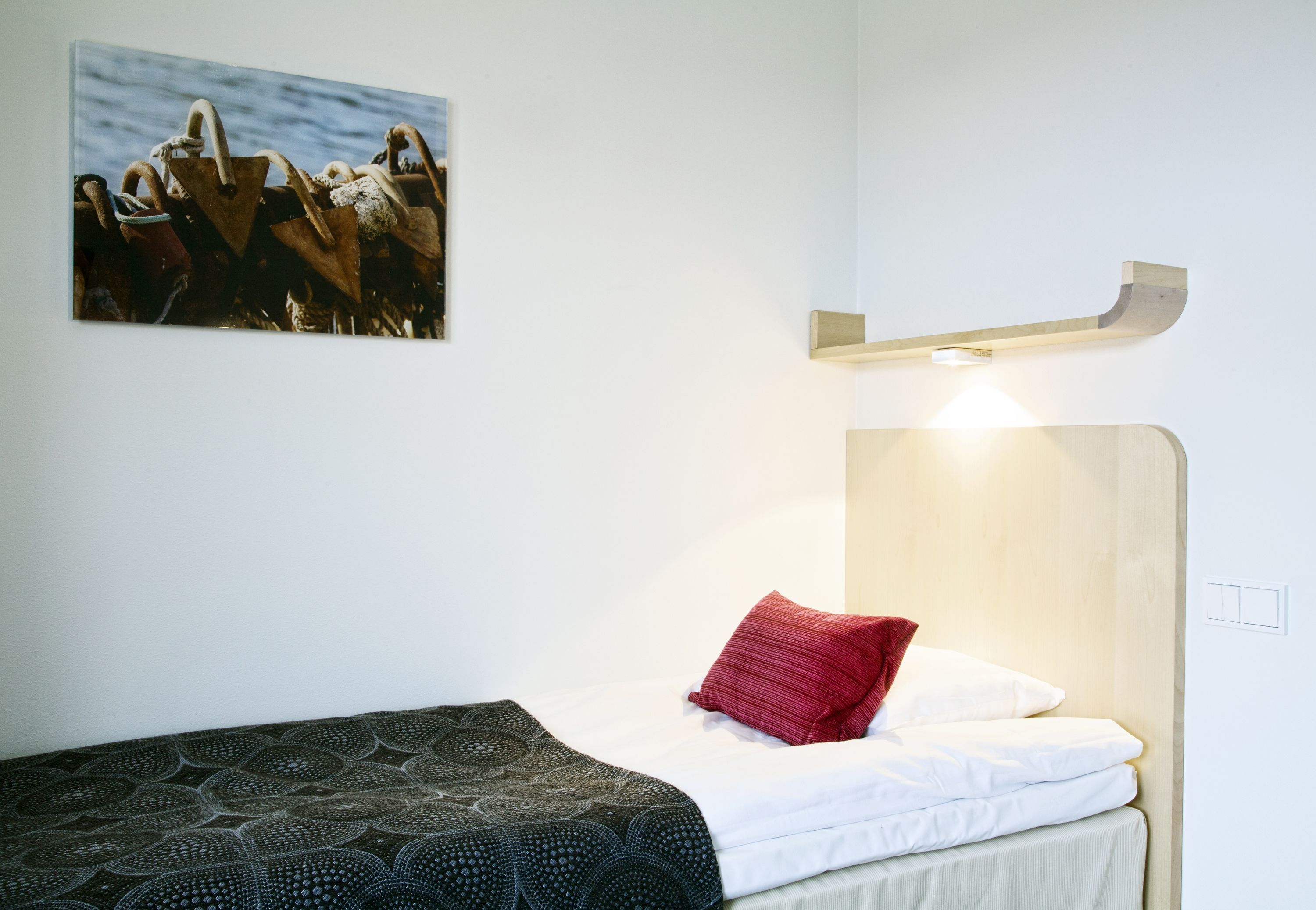 Silitysrauta/-lauta, ilmainen Wi-Fi, vuodevaatteet