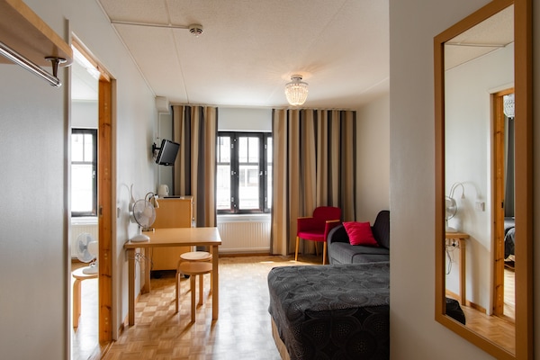 Apartment, 1 Bedroom | 1 bilik tidur, seterika/papan seterika, Wi-fi percuma, cadar katil