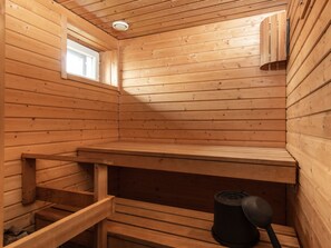 Superior-værelse med 2 enkeltsenge - sauna | Badeværelse | Bruser, hårtørrer, håndklæder