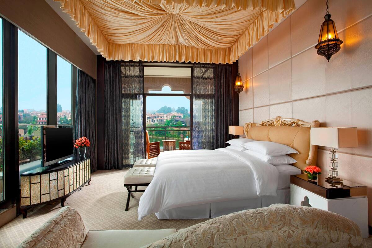 Suite Presidensial, 2 kamar tidur, balkon, pemandangan danau | Seprai premium, selimut bulu angsa, minibar, dan brankas