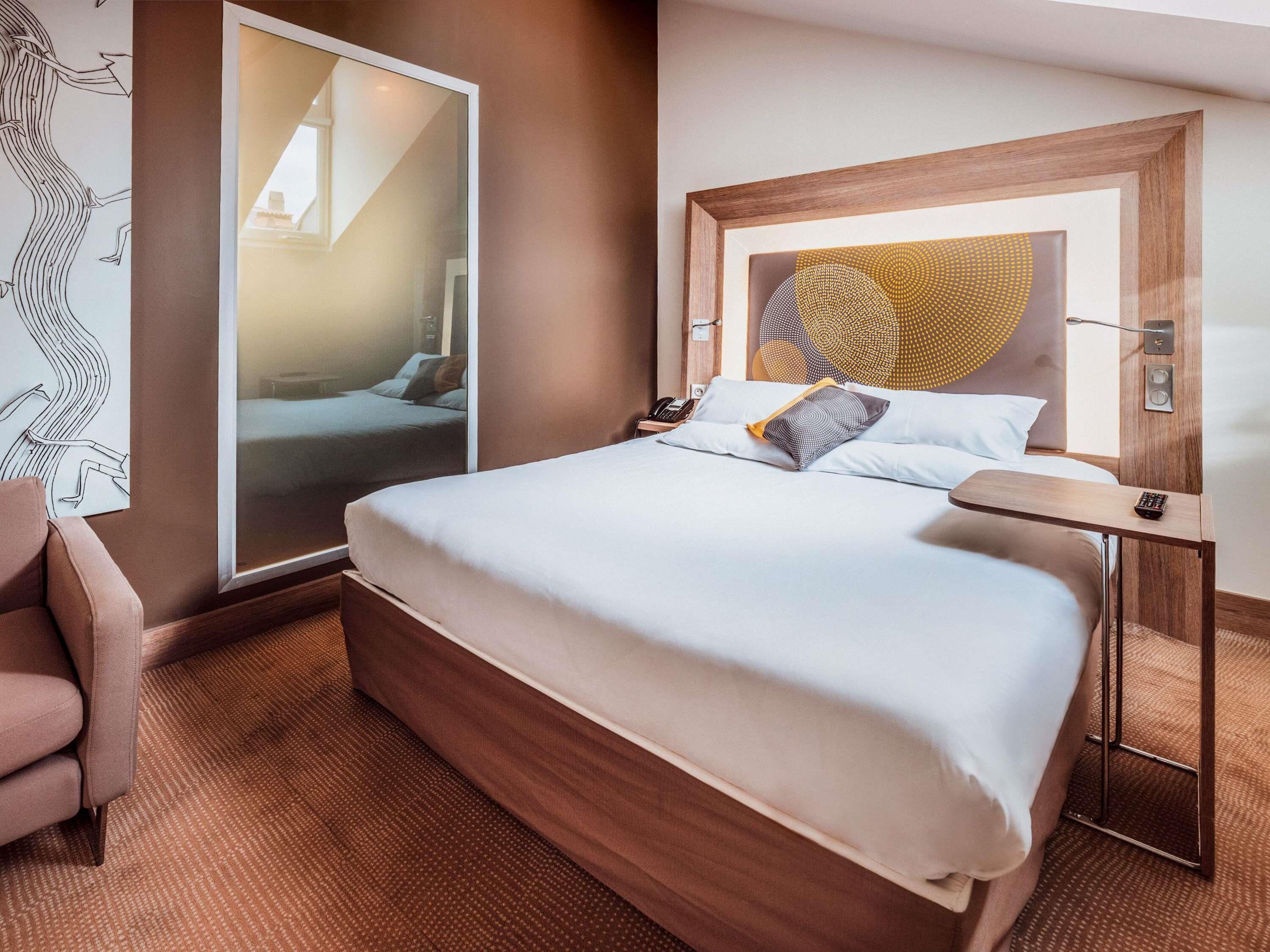 Premium bedding, free minibar, in-room safe, desk