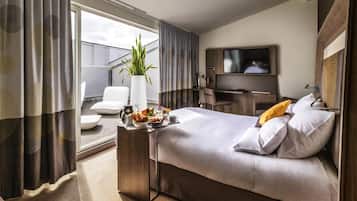 Suite Exécutive, 1 grand lit et 1 canapé-lit, terrasse | Literie de qualité supérieure, articles gratuits dans le mini-bar
