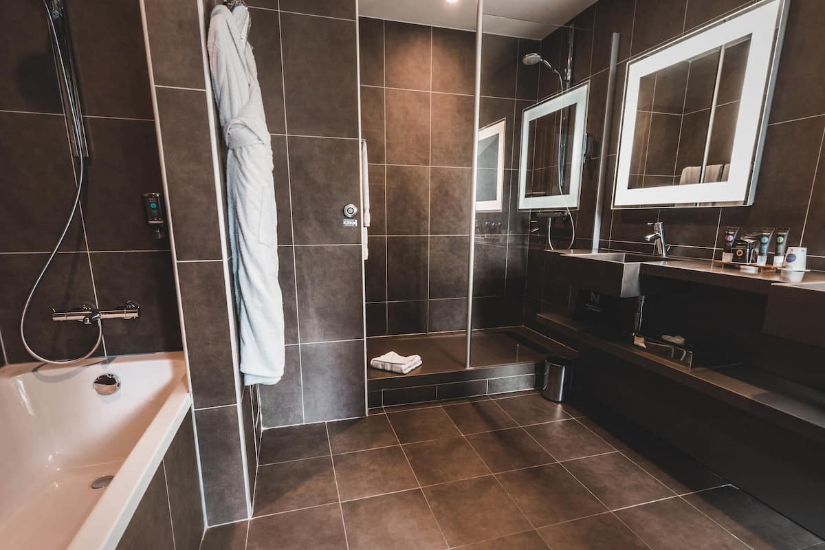 Premium bedding, free minibar, in-room safe, desk