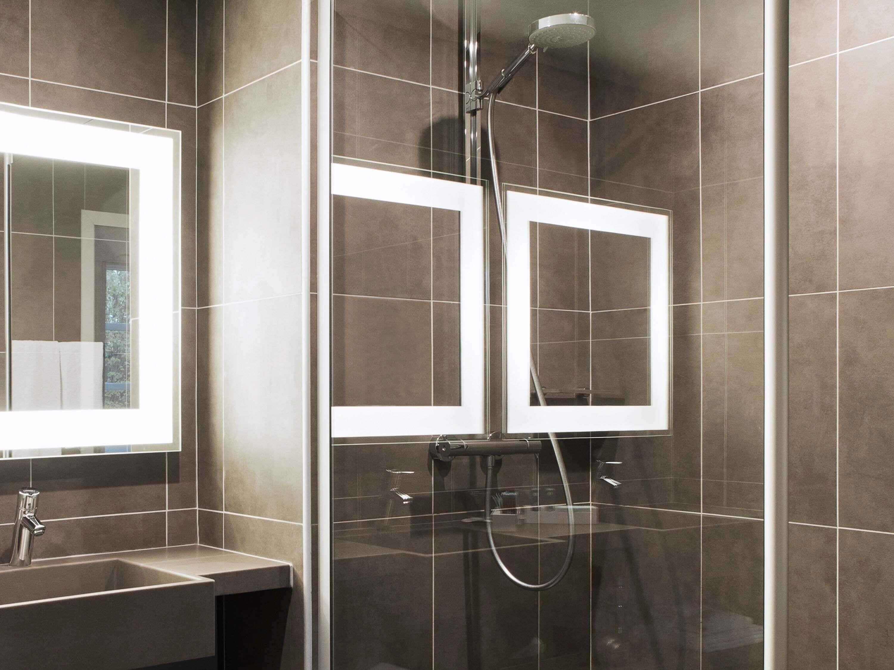 Executive Room, 1 king bed and 1 sofa bed for children only | Hochwertige Bettwaren, kostenlose Minibar, Zimmersafe, Schreibtisch