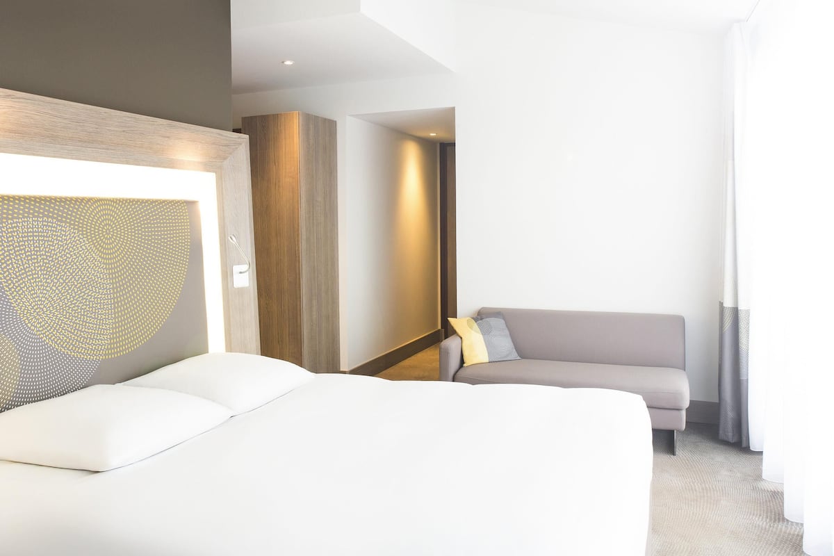 Executive Room, 1 king bed and 1 sofa bed for children only | Sengetøy av topp kvalitet, minibar (inkludert) og safe på rommet