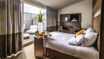 Executive Suite, 1 Queen Bed with Sofa bed, Terrace