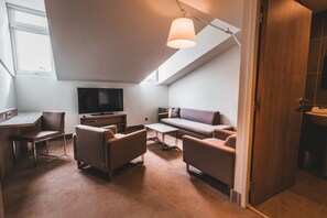 Superior Suite, 1 Queen Bed with Sofa bed | Premium bedding, free minibar, in-room safe, desk