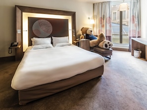 Premium bedding, free minibar, in-room safe, desk
