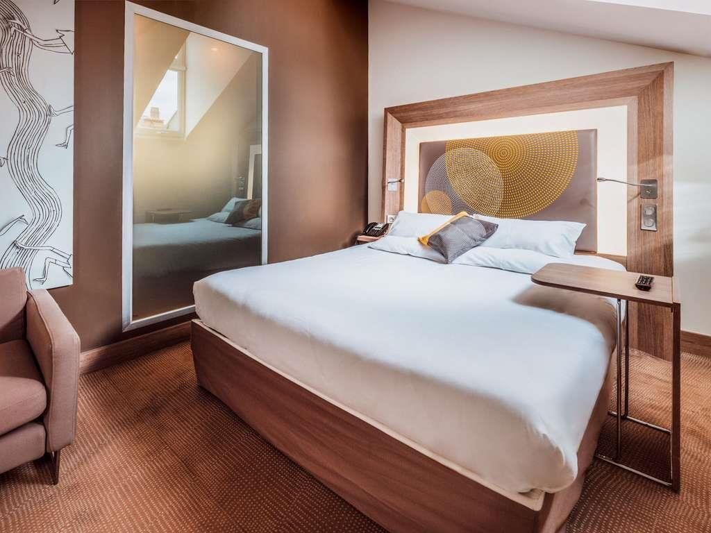 Suite superior, 1 cama doble y 1 sofá cama solo para niños. | Ropa de cama de alta calidad y minibar con artículos gratuitos