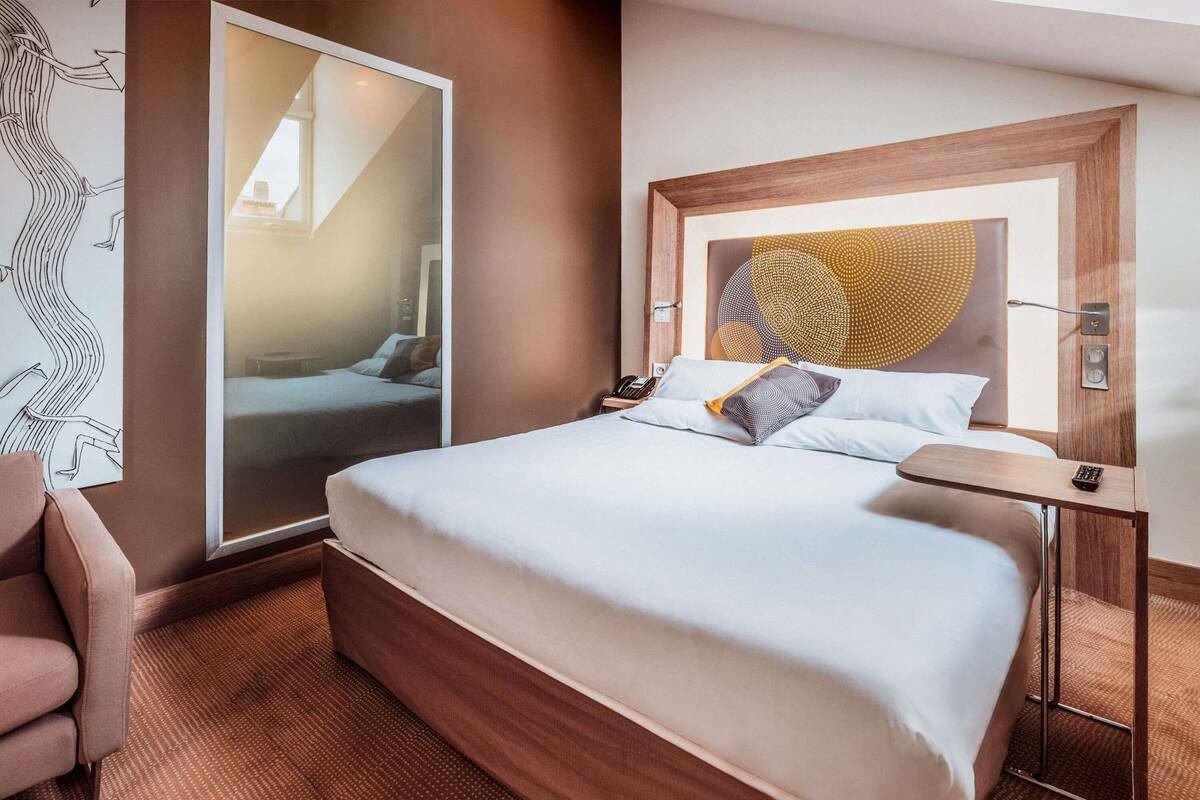 Superior suite | Luxe beddengoed, een gratis minibar, een kluis op de kamer, een bureau