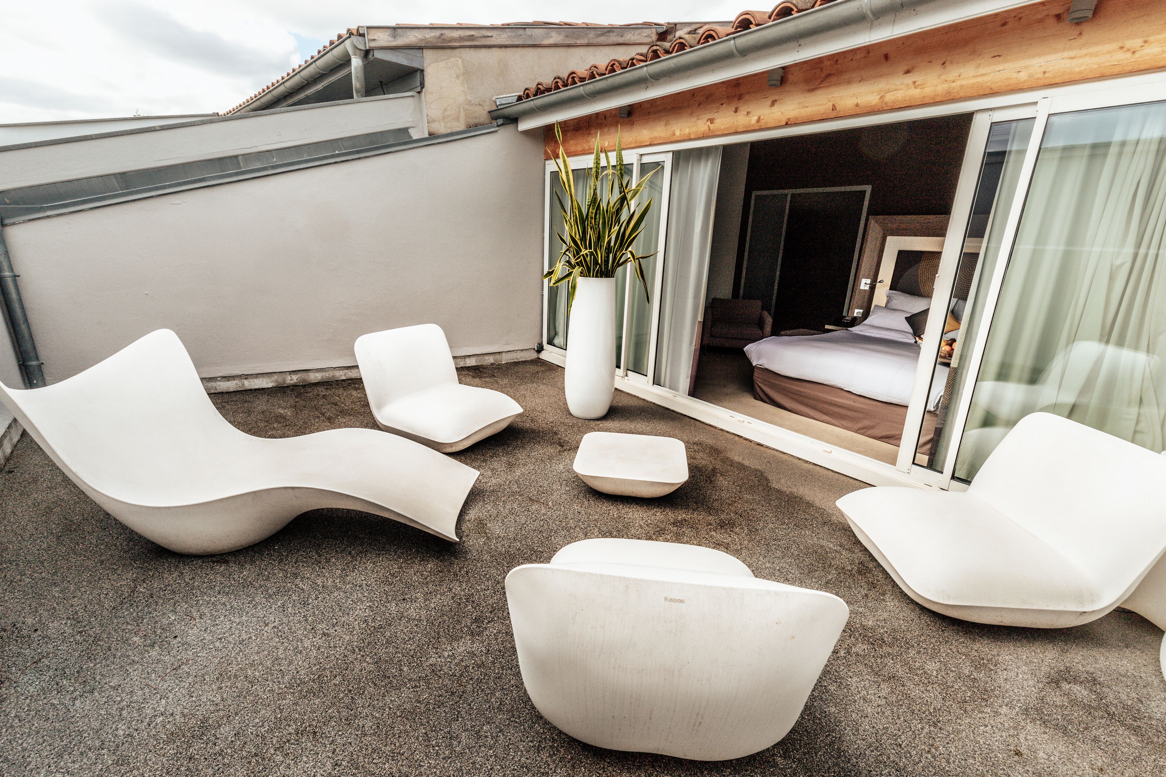 executive suite, 1 queen bed with sofa bed, terrace | premium bedding, free minibar, in-room safe, desk