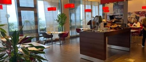 Daily buffet breakfast (XAF 8000 per person)