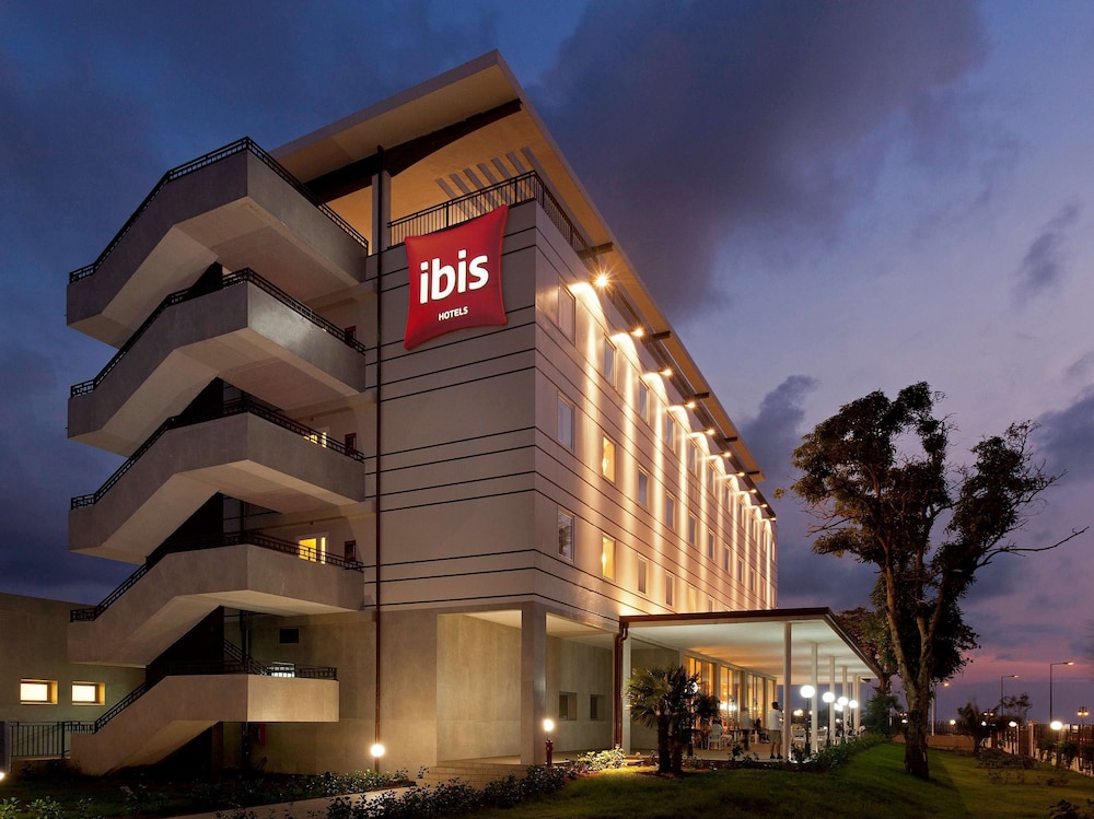 ibis Bata image