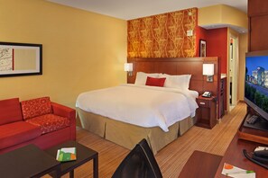 Schreibtisch, Verdunkelungsvorhänge, Bügeleisen/Bügelbrett