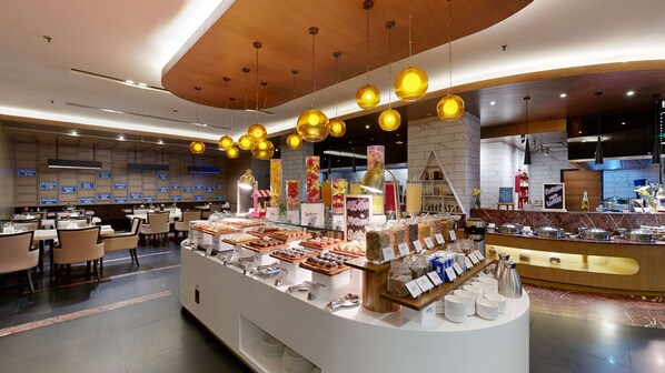 Daily buffet breakfast for a fee