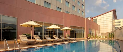 Outdoor pool, sun loungers