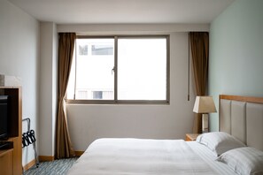 Superior Double Room | Down comforters, minibar, in-room safe, desk - Hotel Ocean (Hualien City)